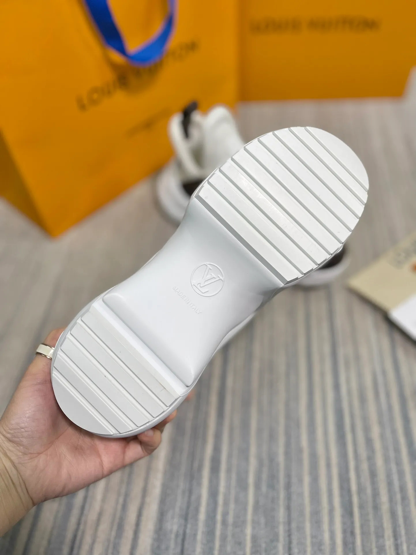 👟👟Ex-factory price pP720💯💯Women's shoes, women's clothing Louis Vuitton 2022ss LV's new Archlight series new color matching dad shoes. The boss ordered three pairs of yb shoes at the first time. The counters are not on sale. We are definitely the first to get the genuine products developed by the entire network. The material of each color matching is exclusively customized from the original version, which is consistent with the authentic product. The sole is YB molded high-elastic foam sole. The mold fee is as high as tens of thousands. The upper is made of high-tech fabric to create a soft and elastic upper. The materials and methods are consistent with YB. 35-40 (40.41 can be customized without return or exchange)